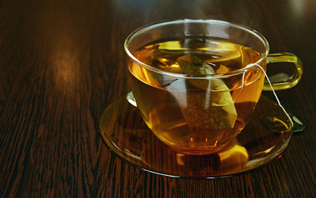 Tasse mit grünem Tee