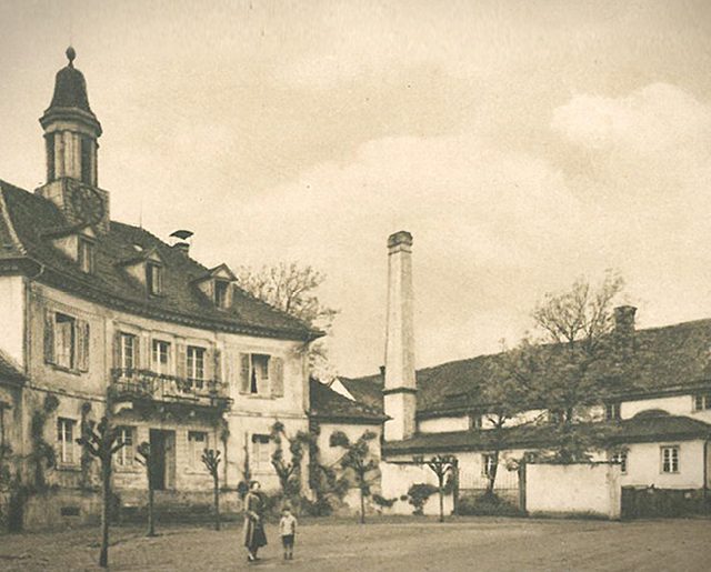 Historische Schwarzweißaufnahme Bad Dürrheimer Saline mit Schornsteinen